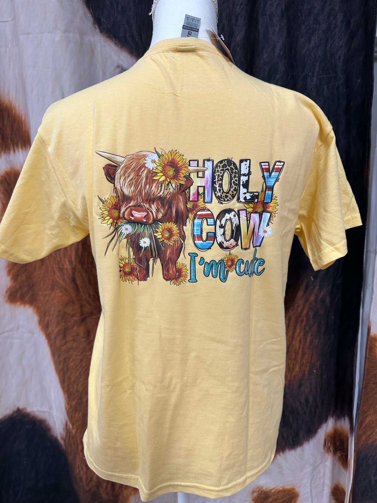 GILDAN| YELLOW CUSTOM TSHIRT HOLLY COW IM CUTE