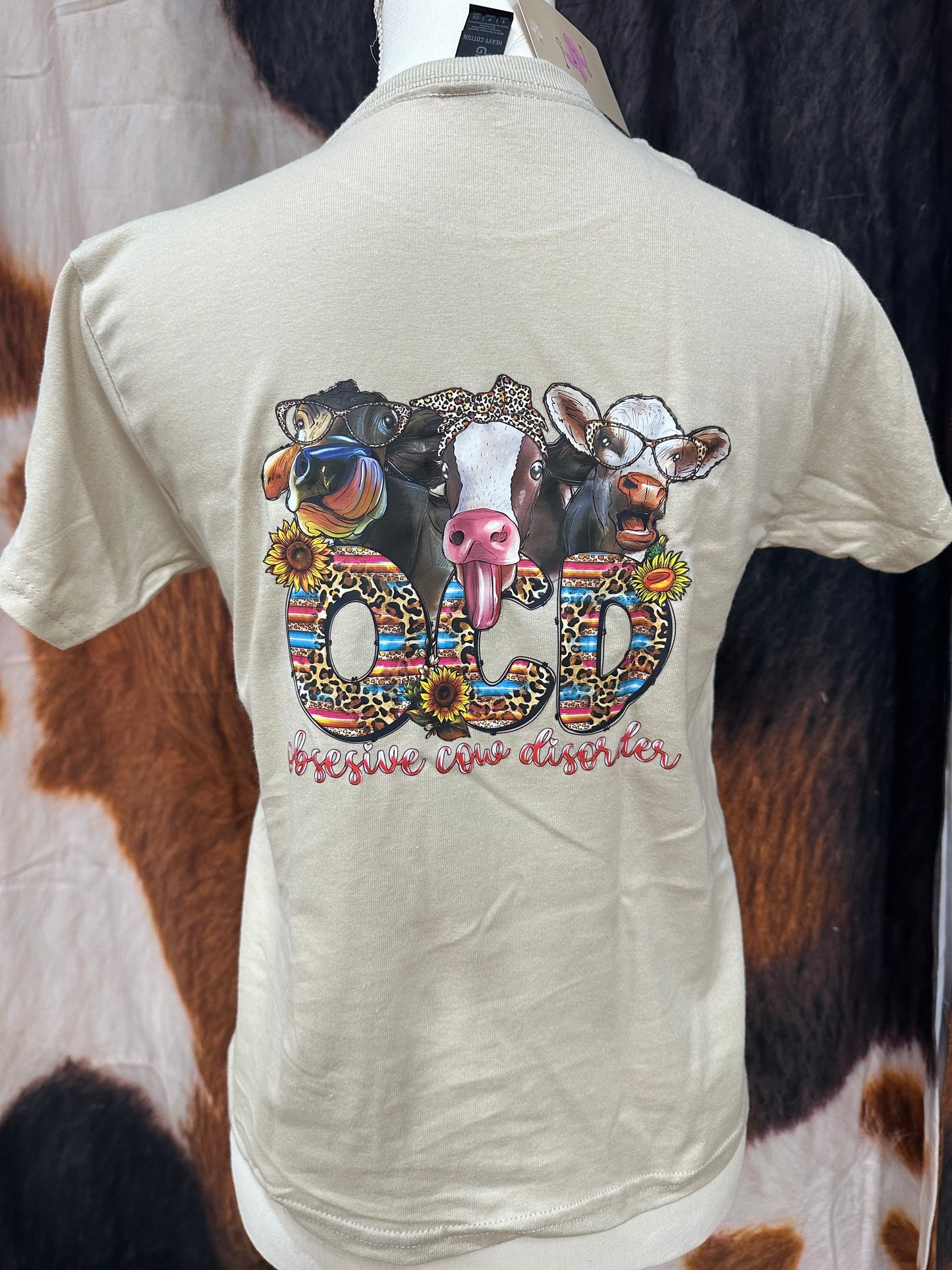 GILDAN |BEIGE CUSTOM TSHIRT BOW & OCD OBSESSIVE COW DISORDER