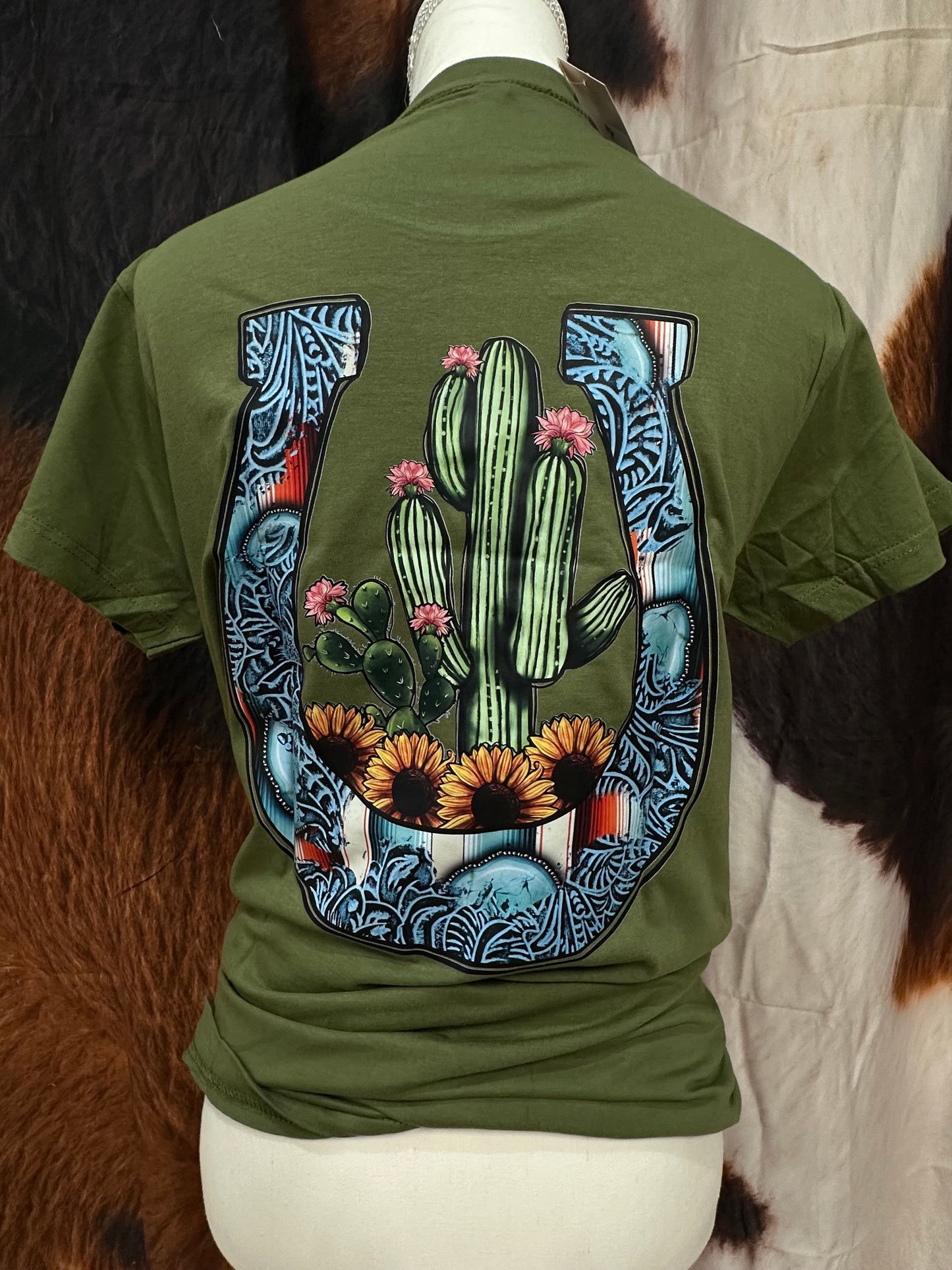 LUCKY FRIENDS| GREEN CUSTOM T-SHIRT HORSESHOE & CACTUS