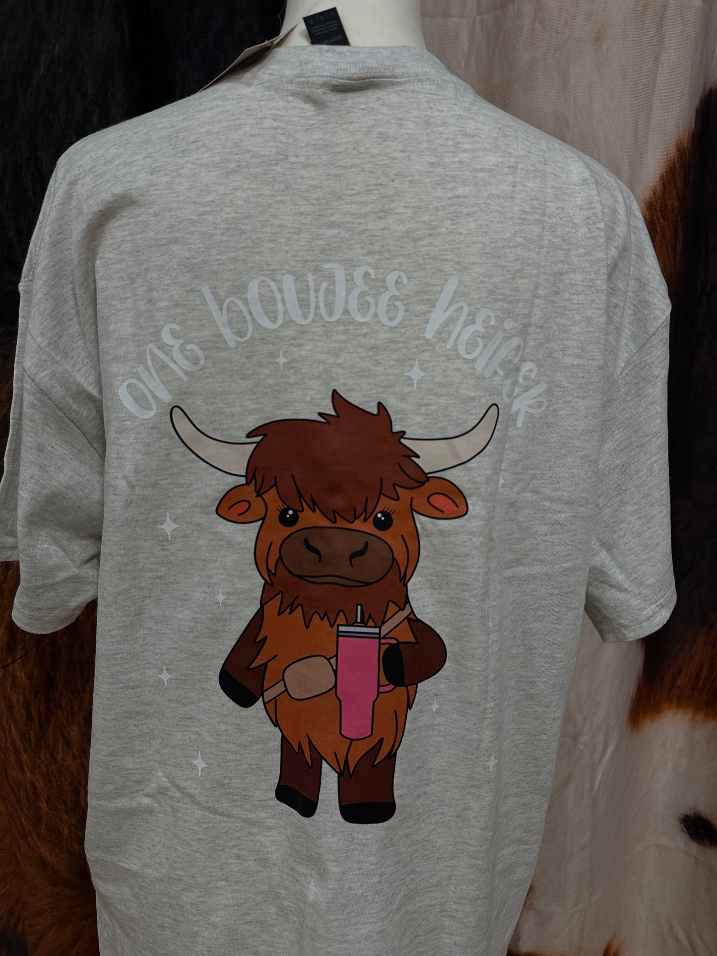GILDAN| CUSTOM T-SHIRT ONE BOUJEE HEIFER & BOW