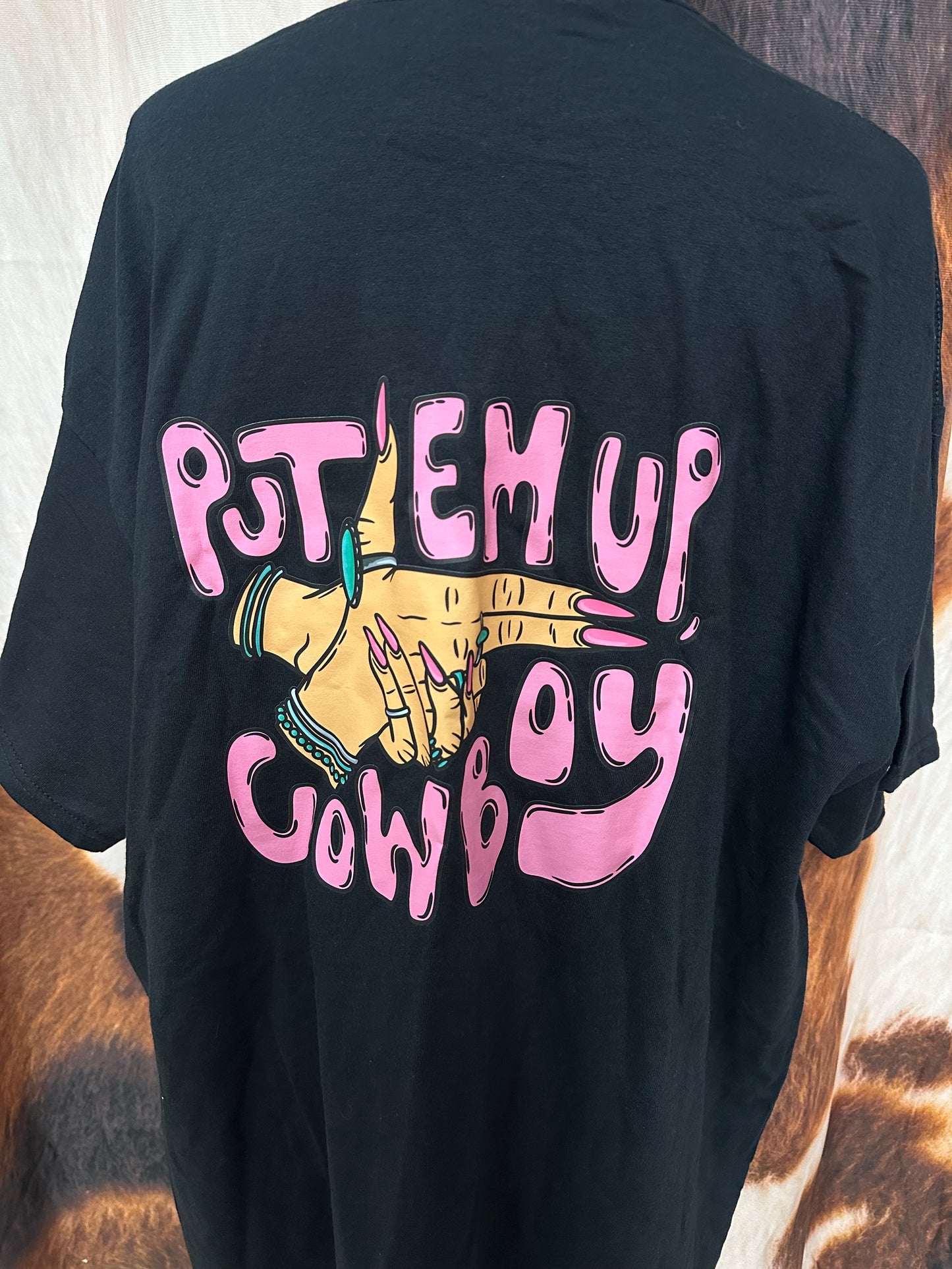 GILDAN | CUSTOM T-SHIRT PUT EM UP COWBOY