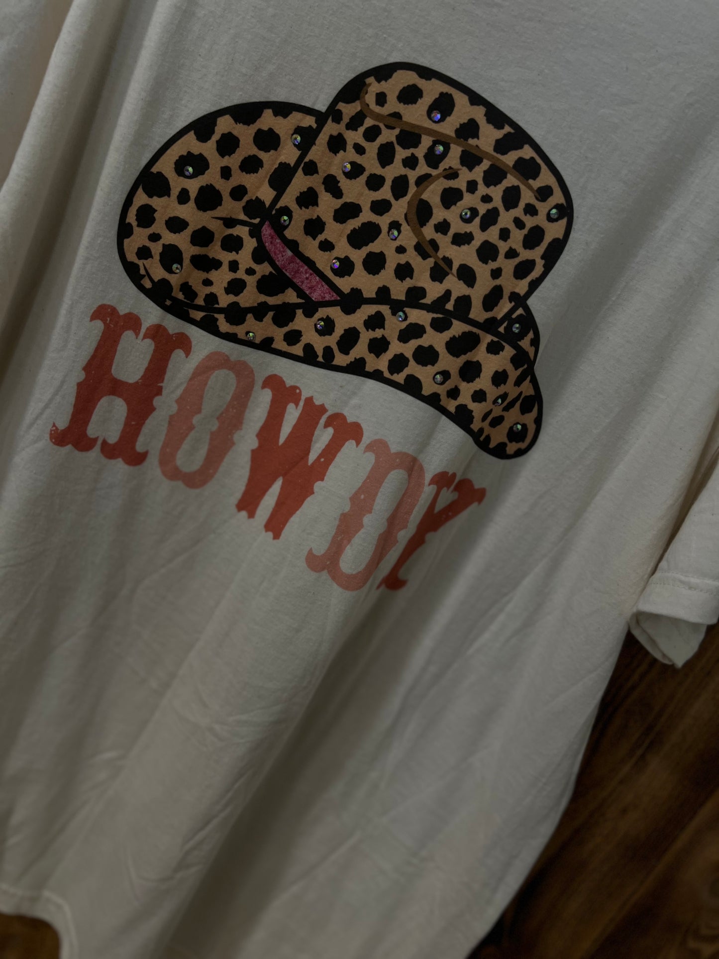 GILDAN| HOWDY CHEETAH T-SHIRT
