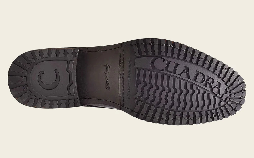 Bota en piel exotica color negra tejida a mano CU323