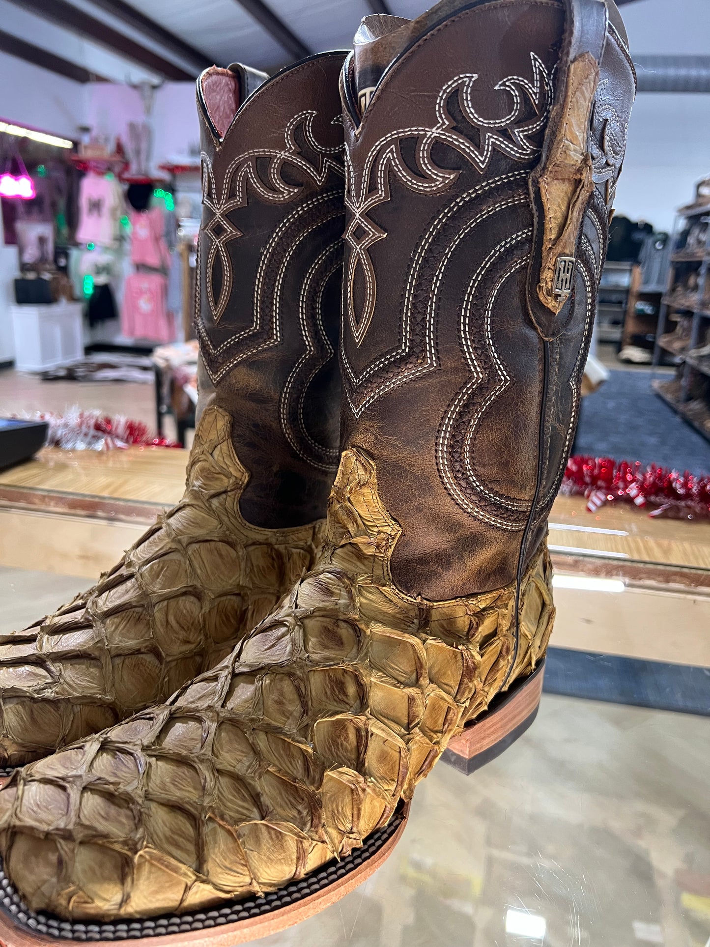 HOMETOWN |BOTA DE PESCADO EXOTICA