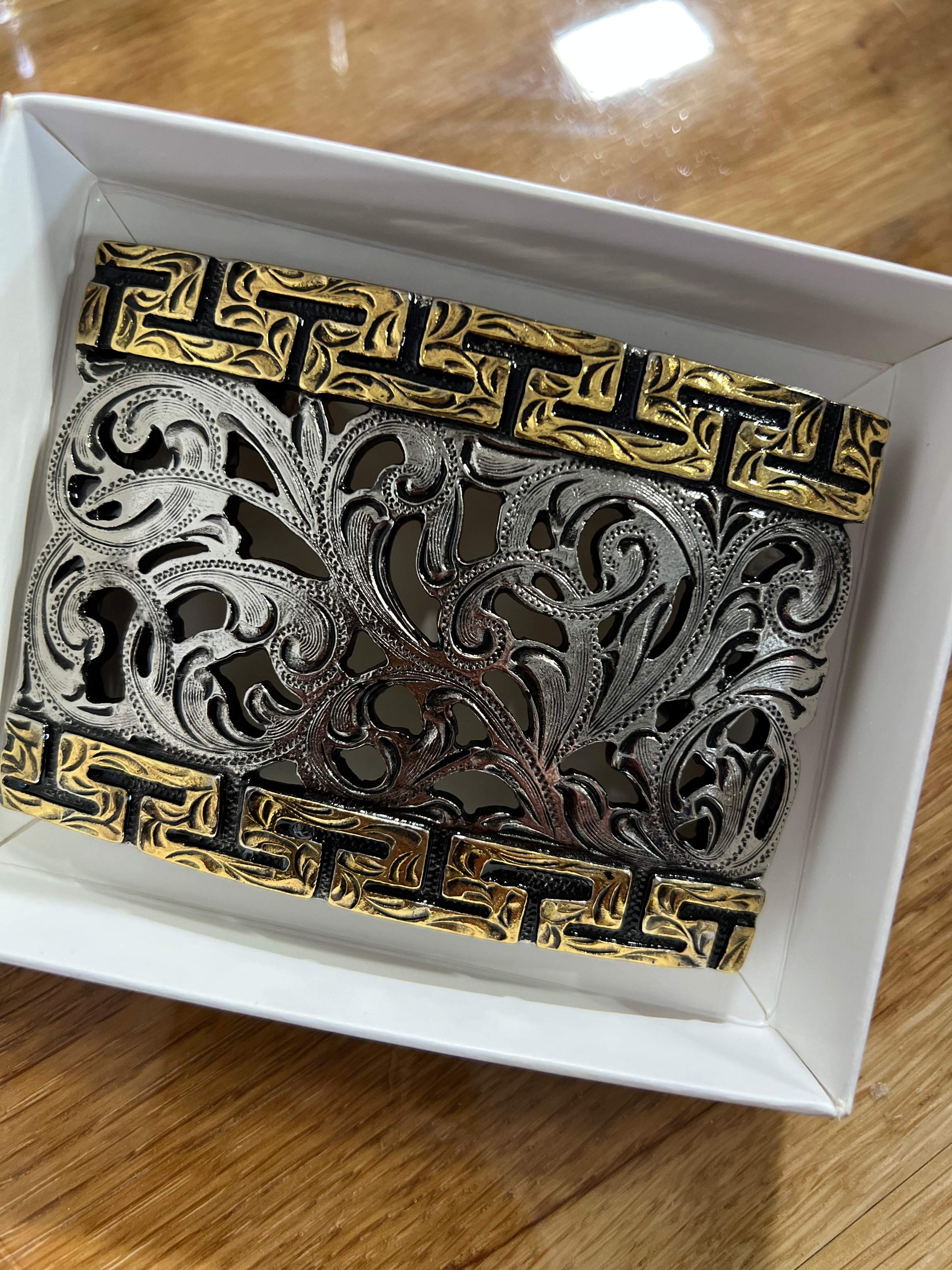 GOLD & SILVER DESIGN BUCKLE