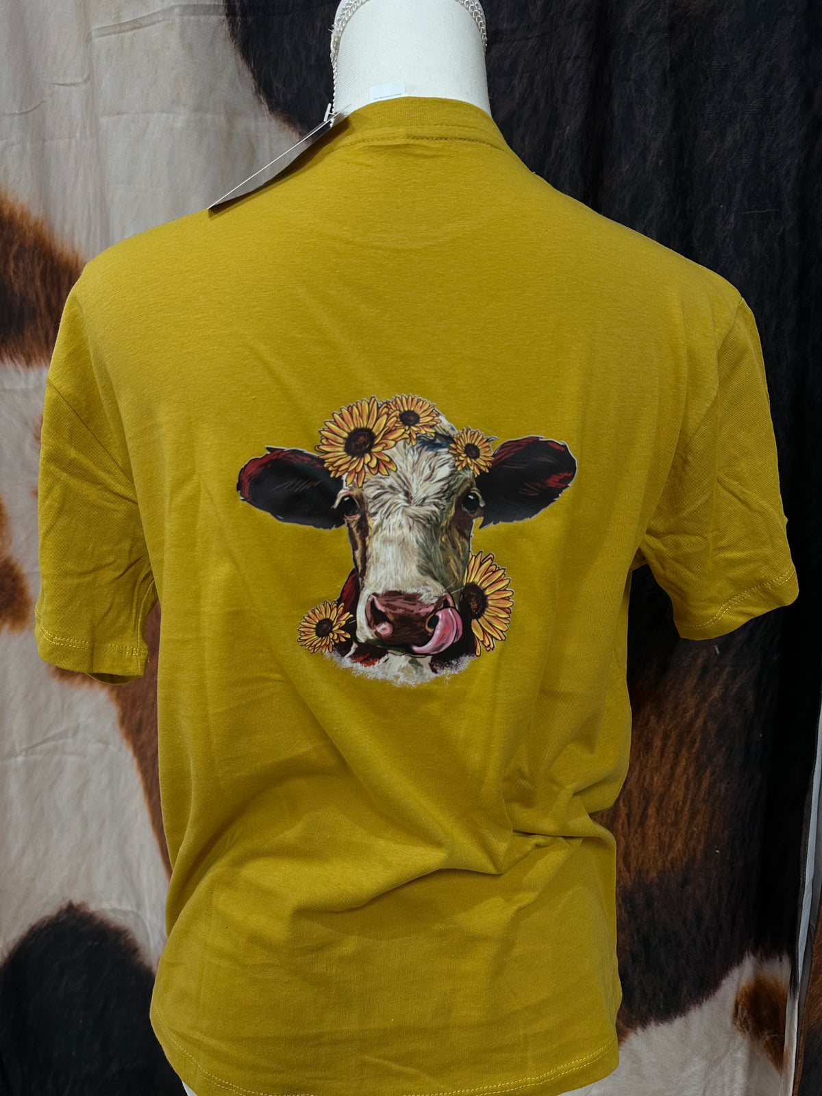 LUCKY & FRIENDS| CUSTOM YELLOW TSHIRT LICKING COW & BOW