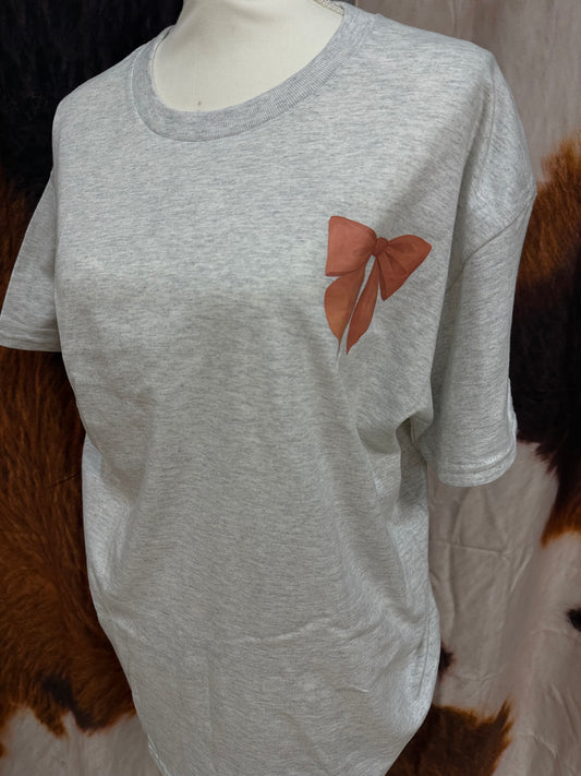GILDAN| CUSTOM T-SHIRT ONE BOUJEE HEIFER & BOW