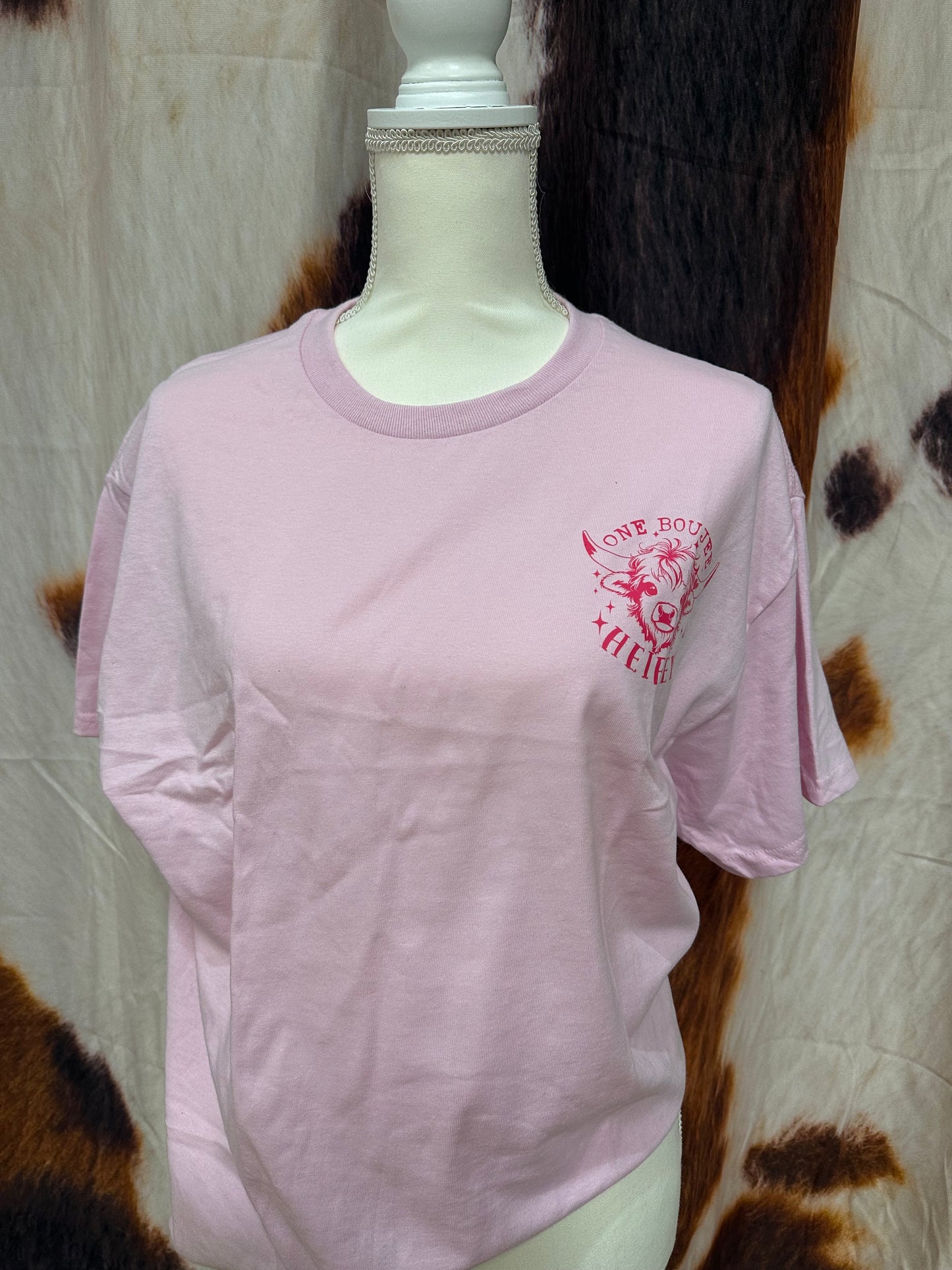 GILDAN | LIGHT PINK CUSTOM T-SHIRT ONE BOUJEE HEIFER