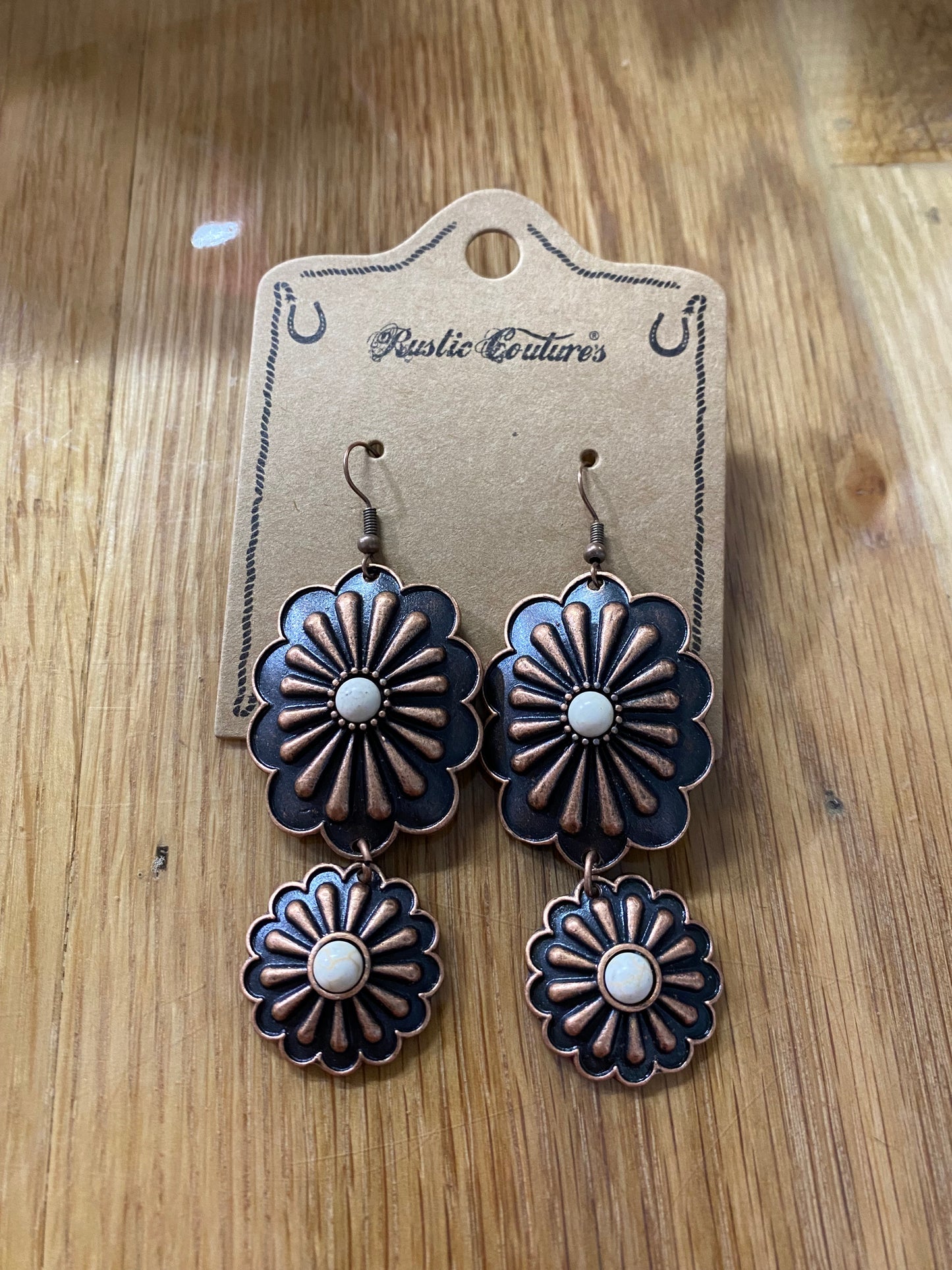 Rustic Coutures Concho Rustic/White Earrings