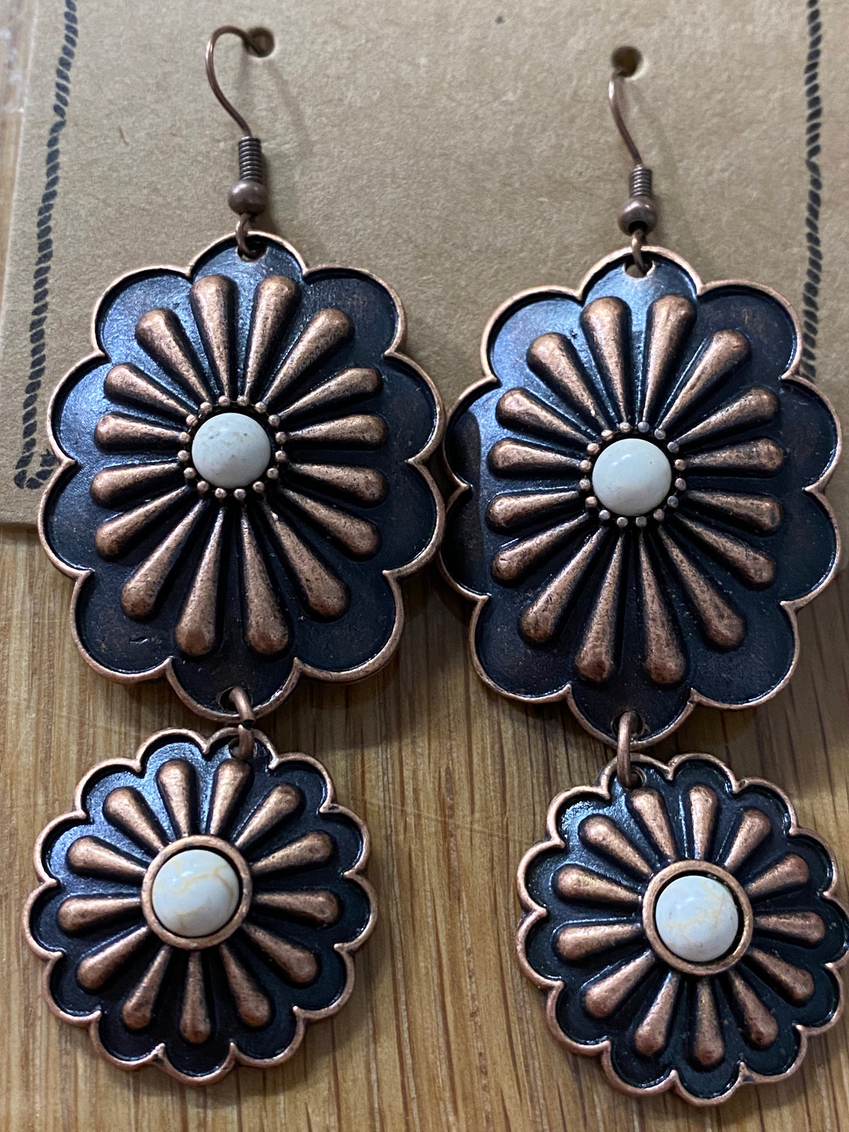 Rustic Coutures Concho Rustic/White Earrings