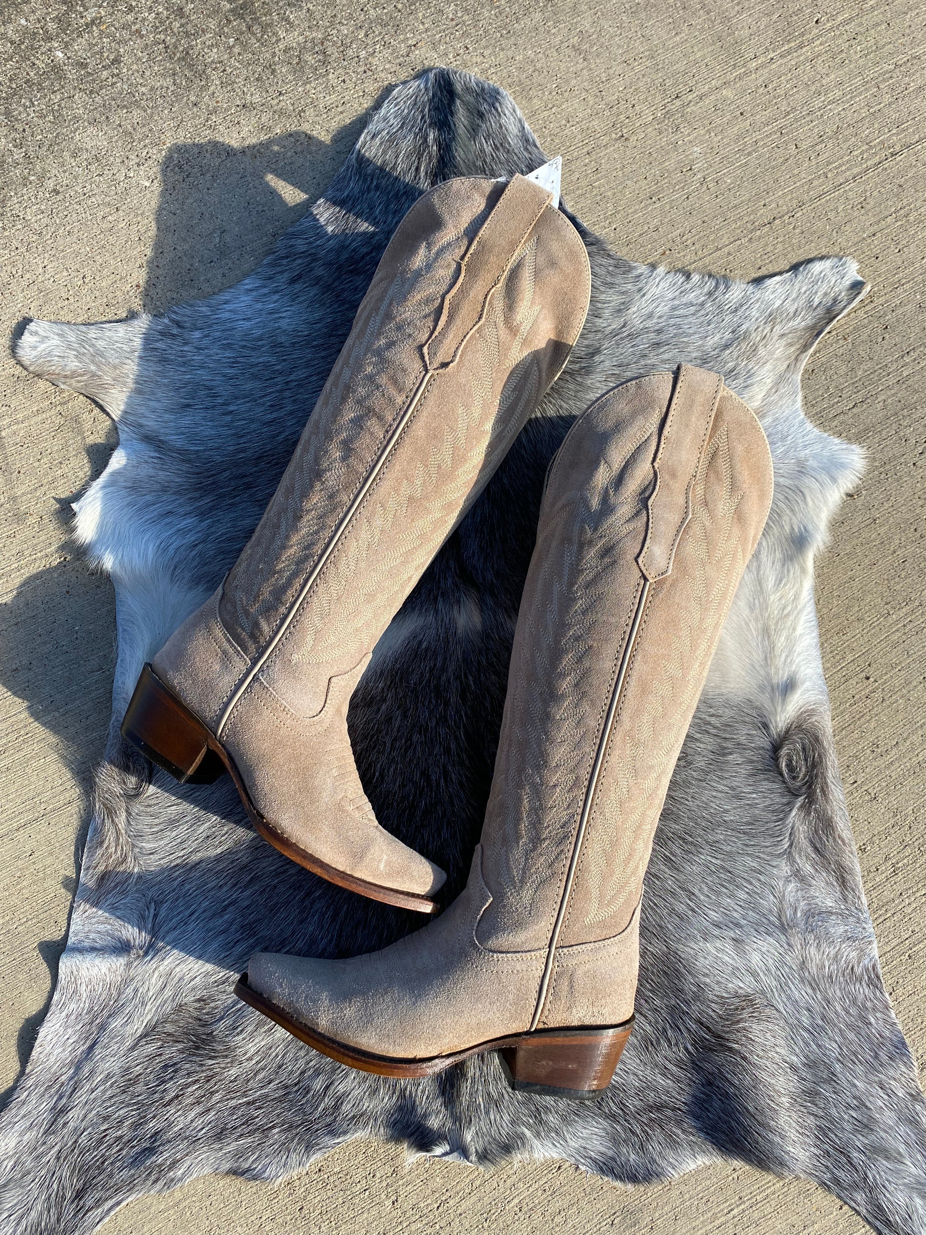 Bronzer | Women’s Beige Suede Knee-High Boots