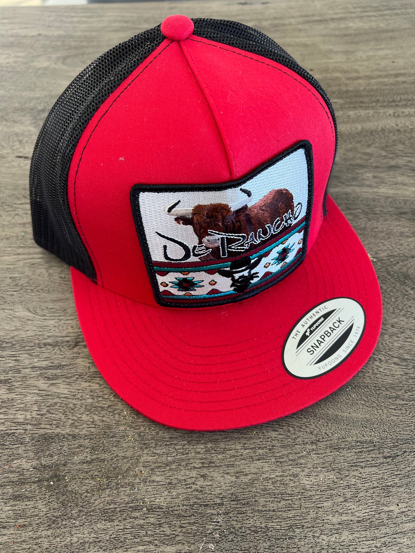 DE RANCHO BULL RED CAP