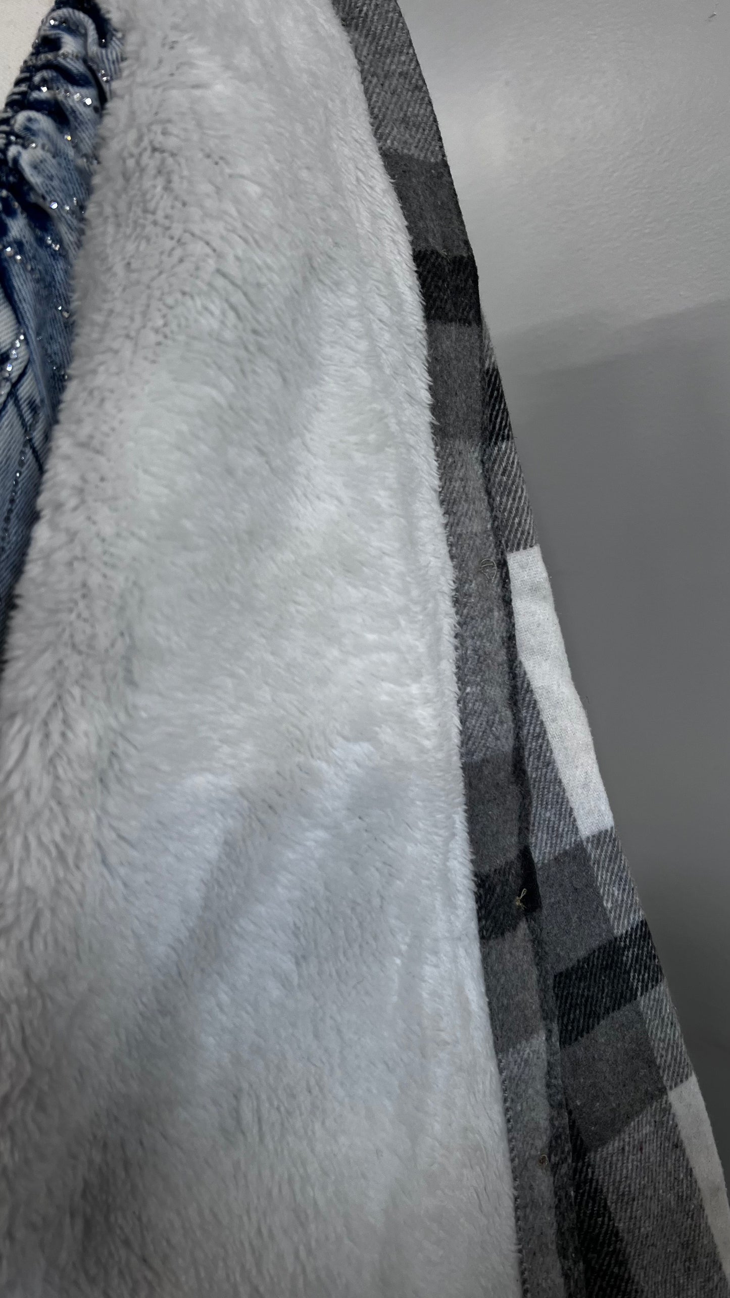 JA01 BLACK/WHITE FLANNEL SHIRT WITH BUTTONS