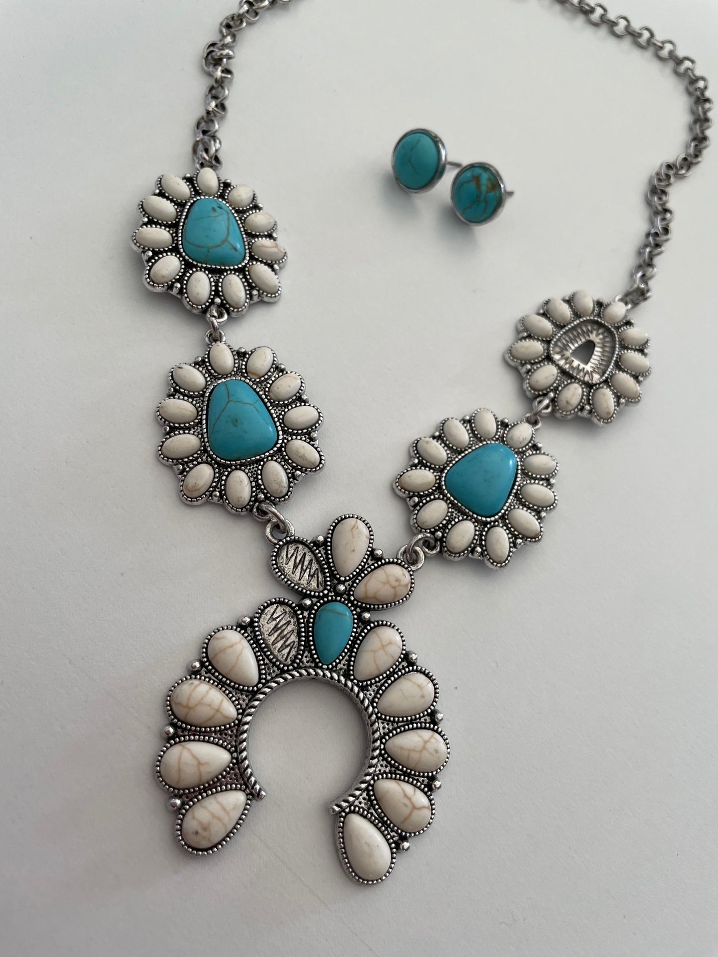 WHITE TEAL NECKLACE