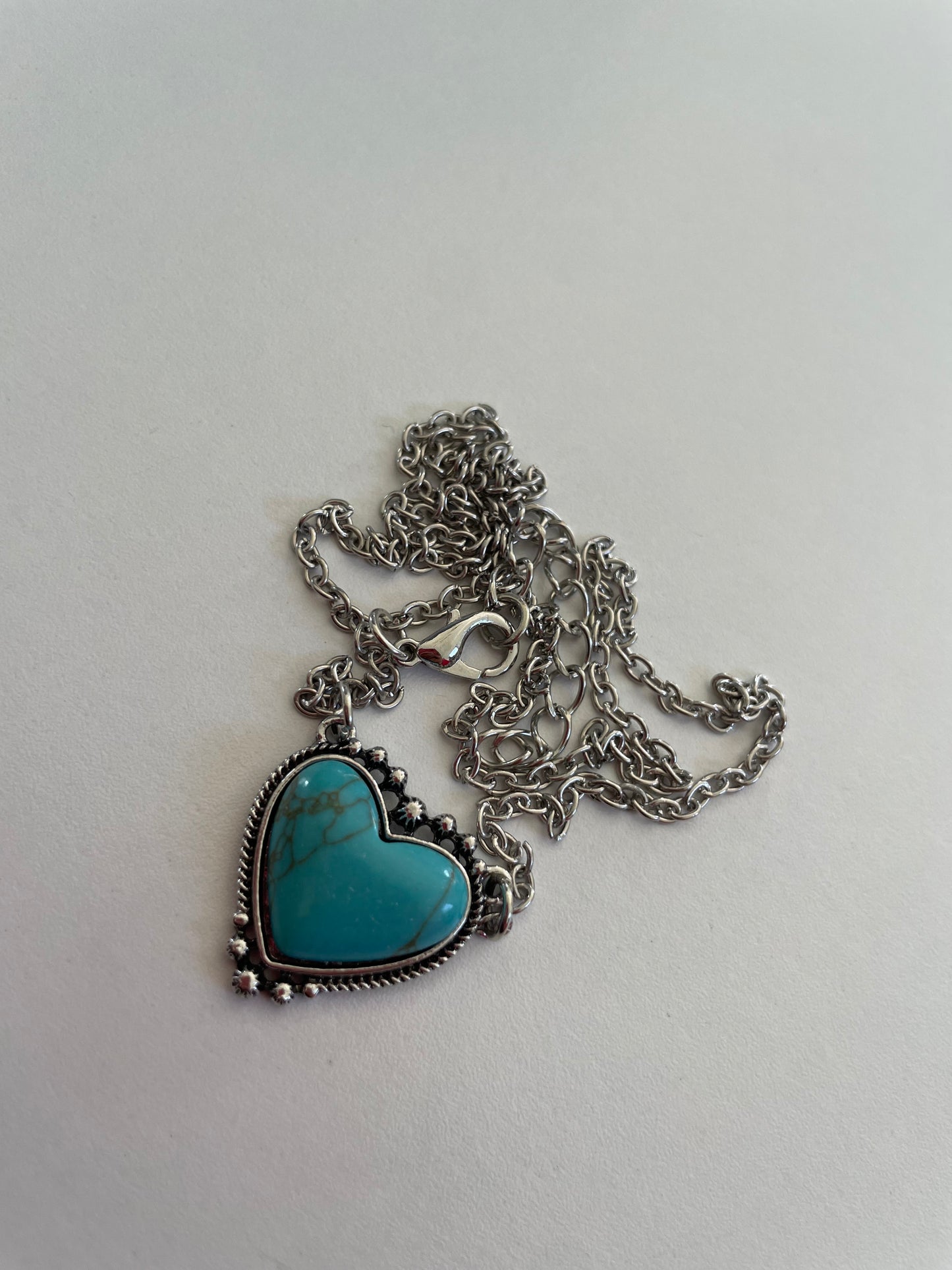 HEART STONE NECKLACE