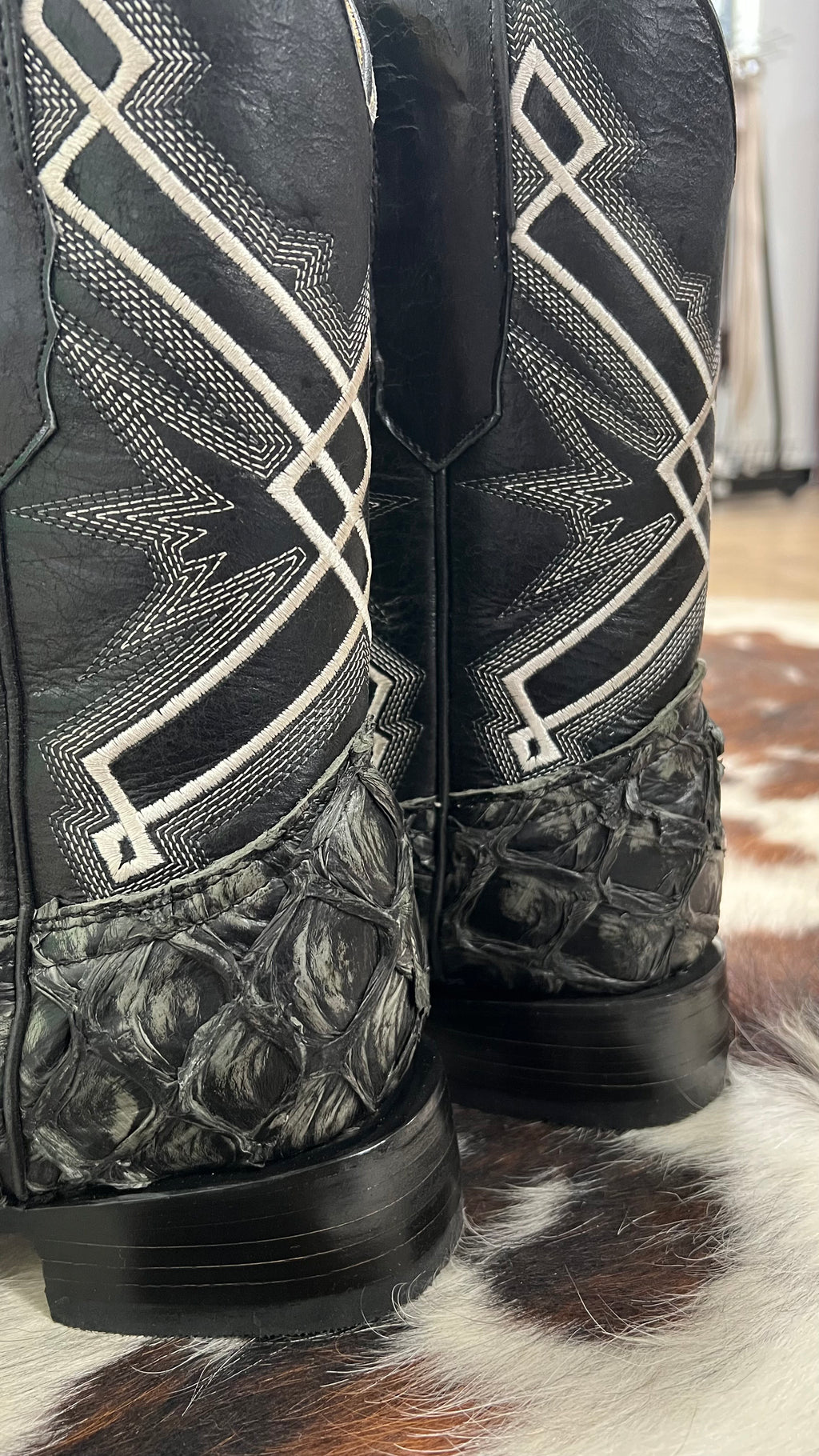 EXOTIC BLACK FISH BOOTS