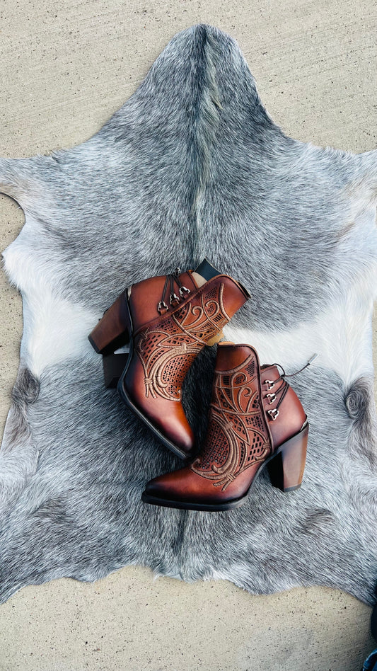 Cuadra Ankle Embroidered Honey Bootie